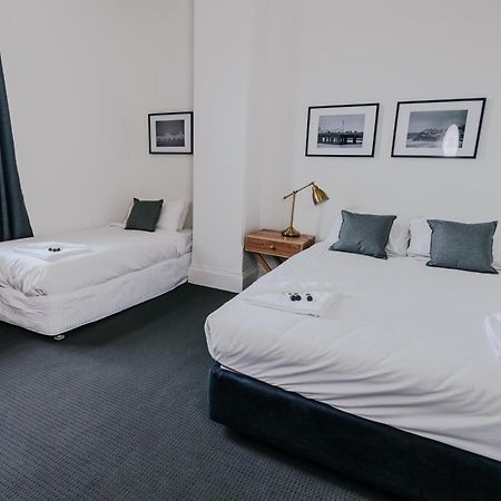 Holmesville Hotel Rum bild