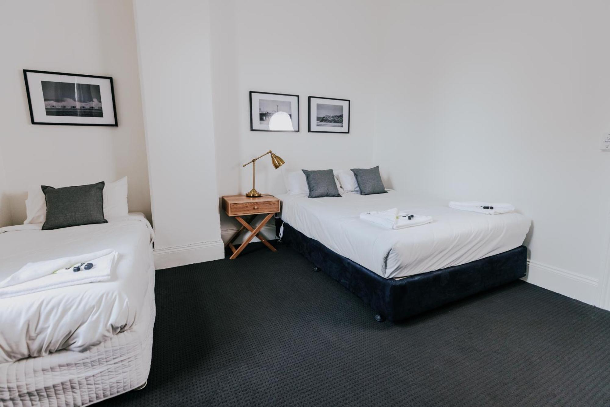 Holmesville Hotel Rum bild