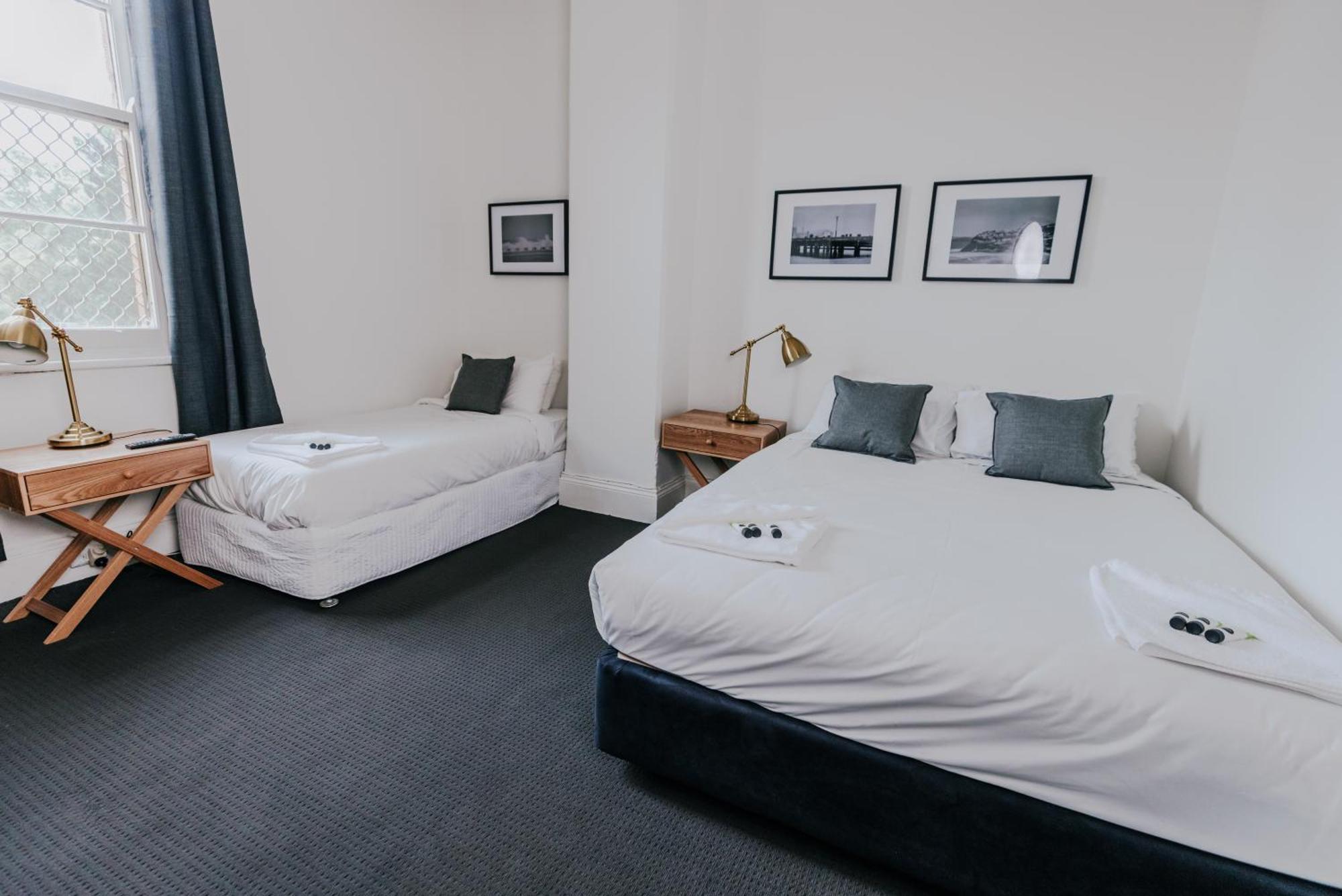 Holmesville Hotel Rum bild