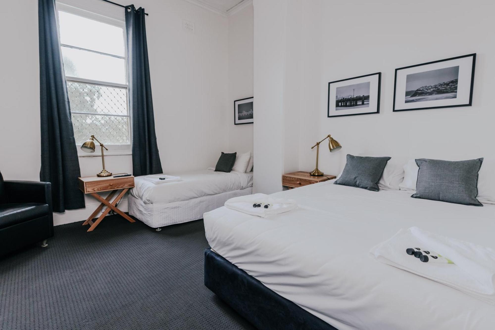 Holmesville Hotel Rum bild