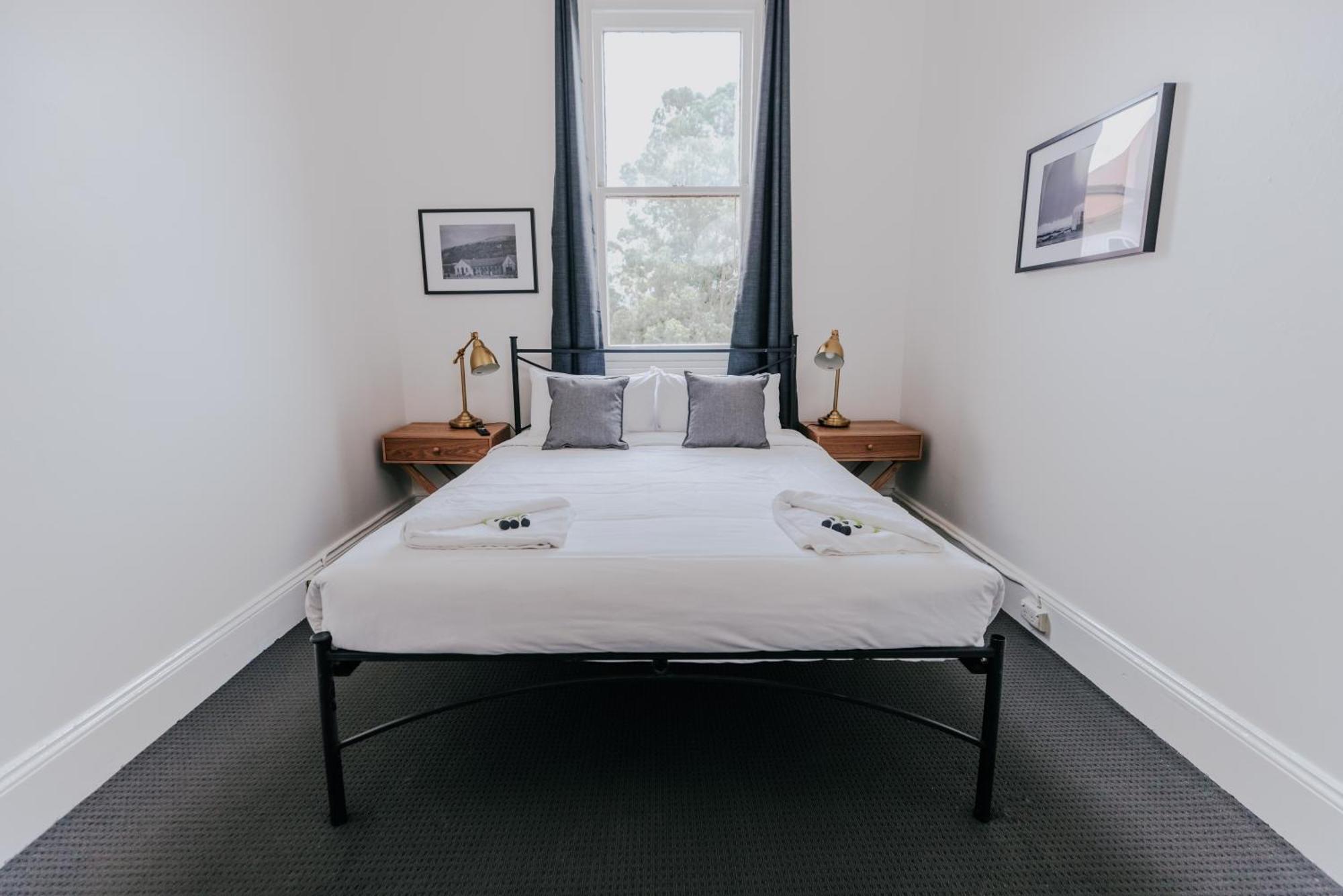 Holmesville Hotel Rum bild