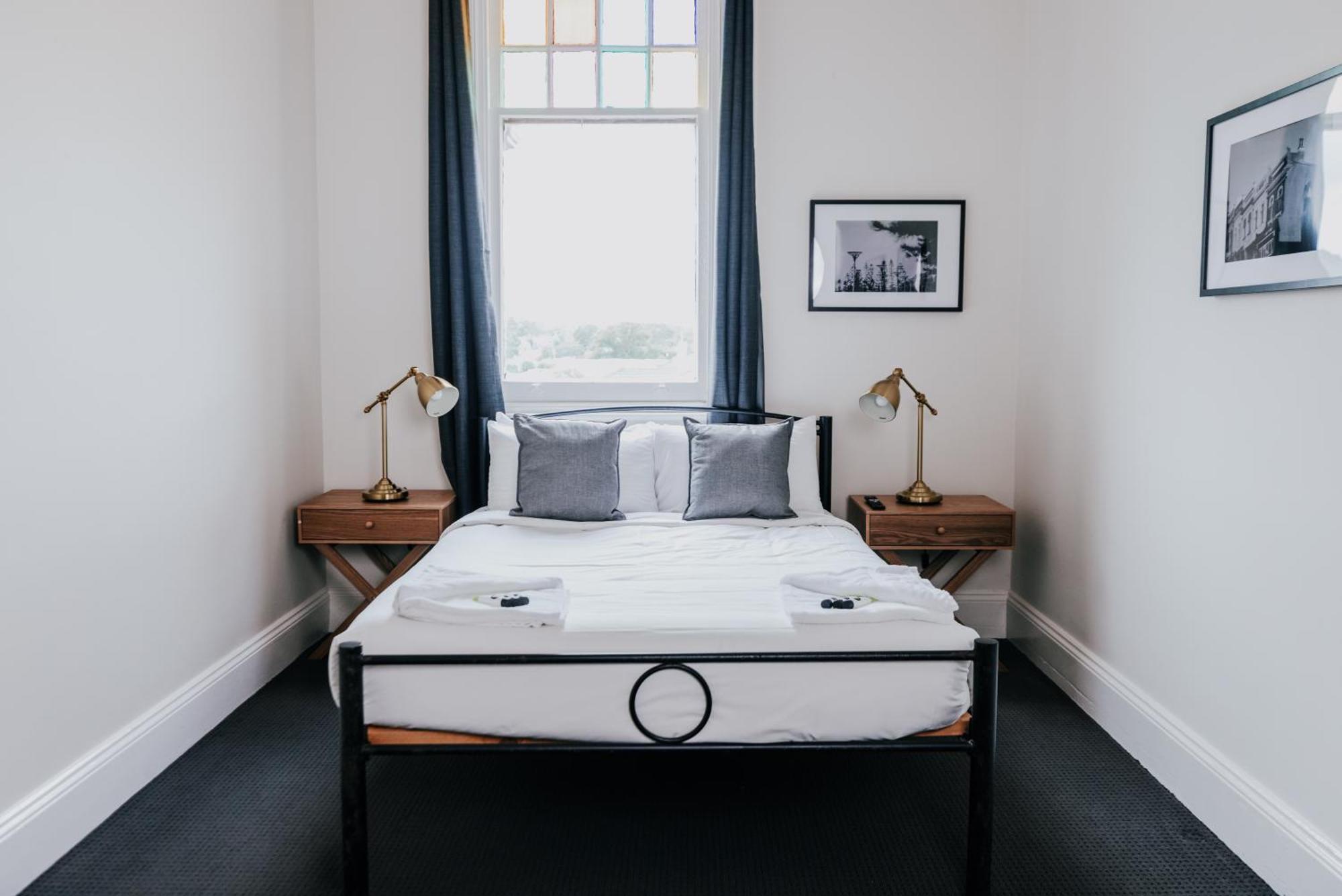 Holmesville Hotel Rum bild